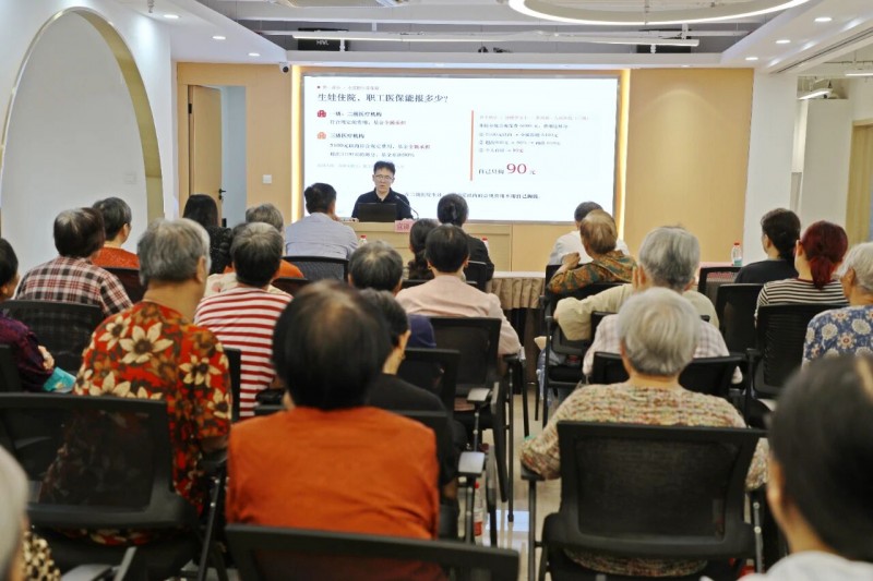 市财政局开展2026年财政宣传月进社